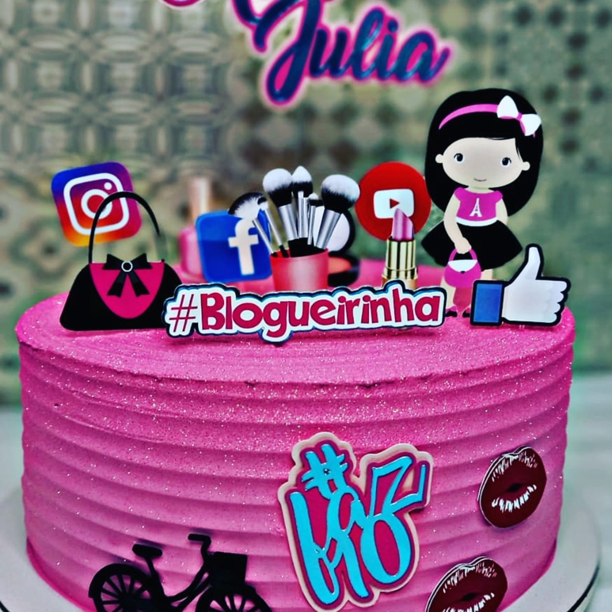 Arquivo de Corte Topo de Bolo Menina Blogueirinha