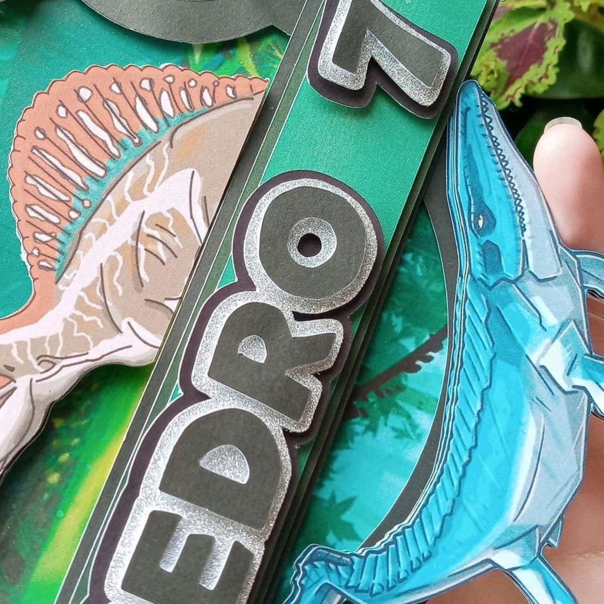 Topo de Bolo Dinossauros Giratório em Camadas - Imagem 2