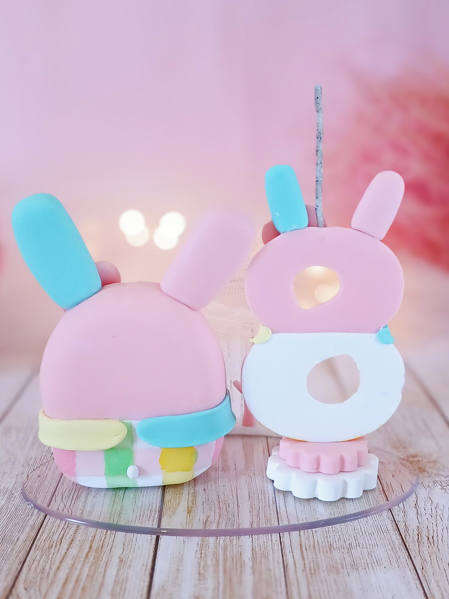 Topo de Bolo Squishmallow Hello Kitty Biscuit - Imagem 3