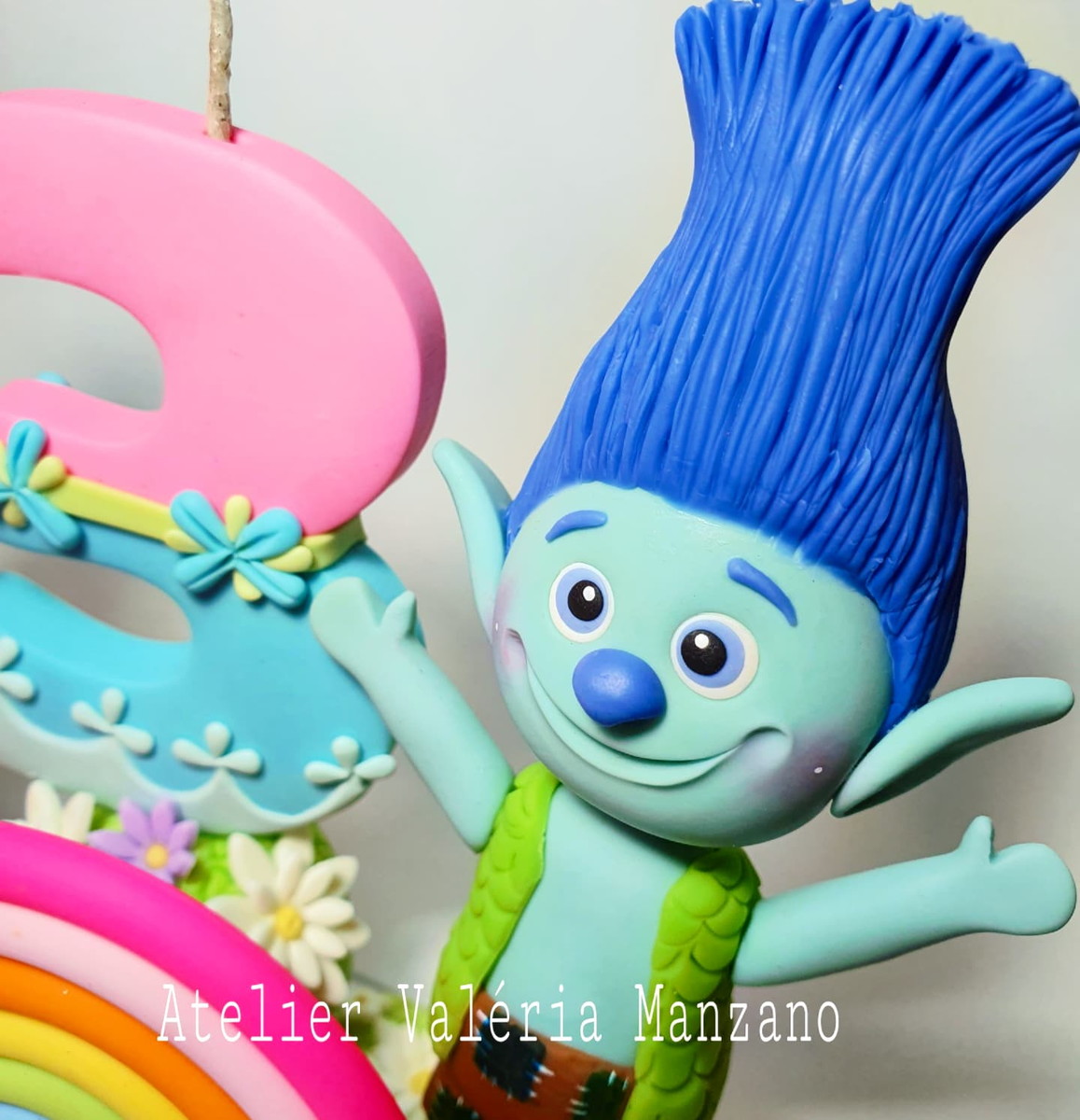 TOPO DE BOLO TROLLS - Imagem 3