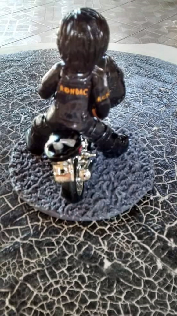 Motoqueiro personalizado topo de bolo - Imagem 4