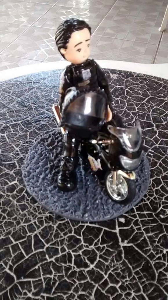 Motoqueiro personalizado topo de bolo - Imagem 3