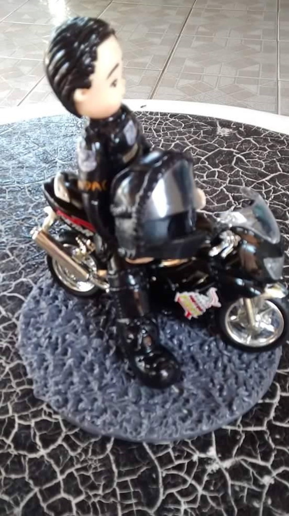 Motoqueiro personalizado topo de bolo - Imagem 2