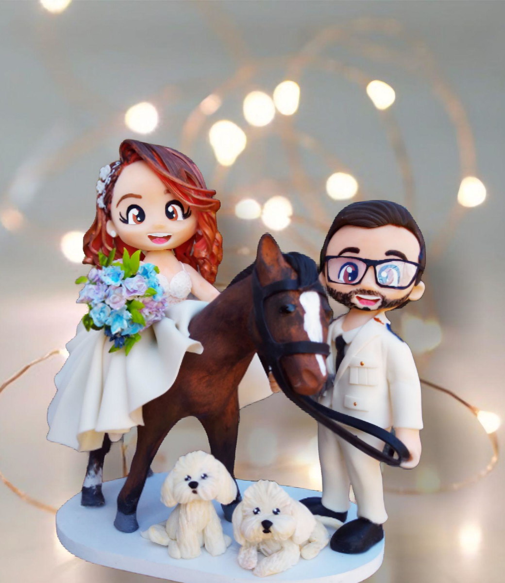 Topo de Bolo Casamento Noivinhos no Cavalo Biscuit